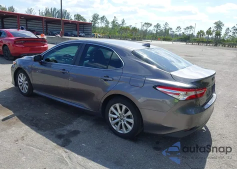 2020 Toyota Camry Le из США, поврежденный, VIN 4T1C11AK5LU997165